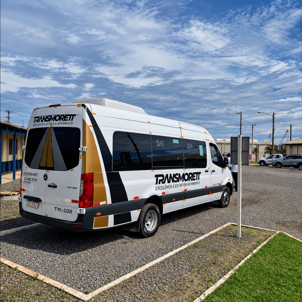 Van Transmorett, vista traseira em pátio operacional